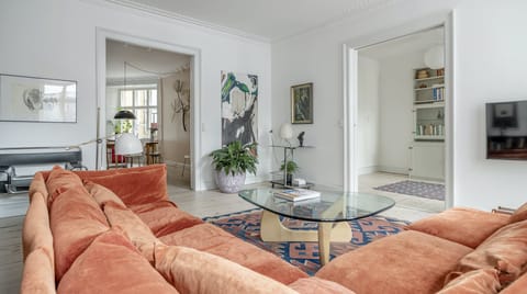 International Orange Apartment in Frederiksberg