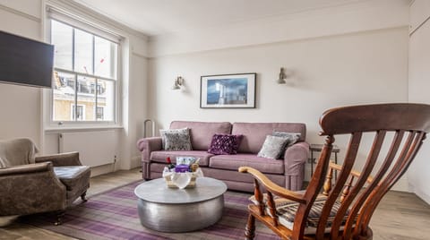 Victoria Violet Apartment in City of Westminster