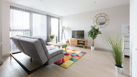 The Ealing Esquire Apartment in London Borough of Ealing