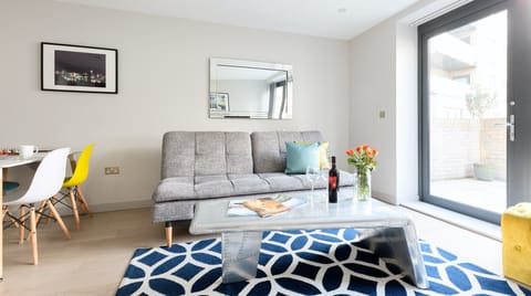 The Ealing Esquire II Apartment in London Borough of Ealing