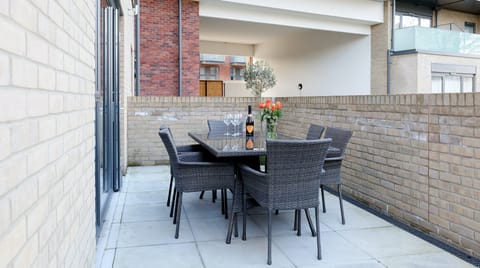 The Ealing Esquire II Apartment in London Borough of Ealing