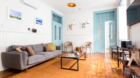 Sunflower Blues Apartment in Lisbon