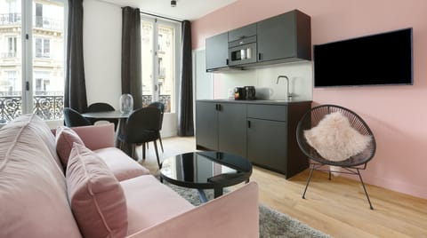 Sebastopol Pink Apartment in Paris