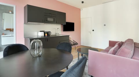 Sebastopol Pink Apartment in Paris