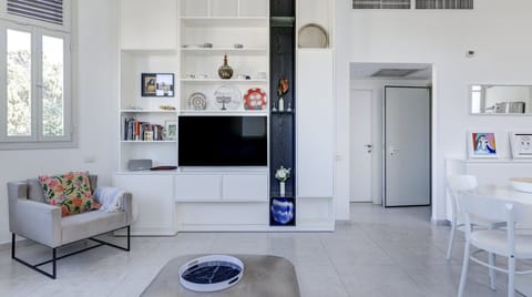 Out Of The Blue Apartment in Tel Aviv-Yafo