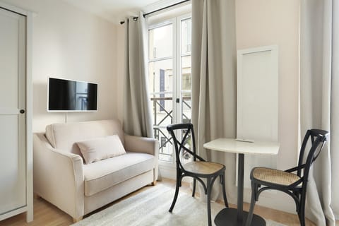 Chenier II Apartment in Paris