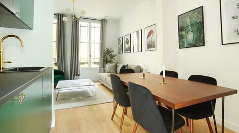 Sebastopol Green Apartment in Paris