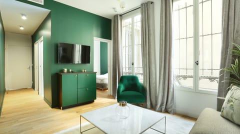 Sebastopol Green Apartment in Paris