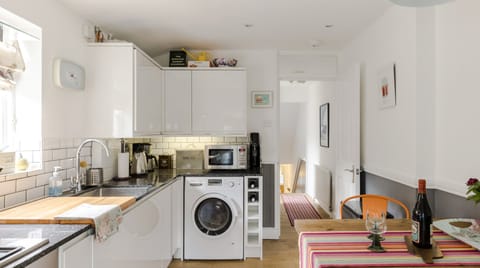 The Camberwell Charm Apartment in London Borough of Southwark