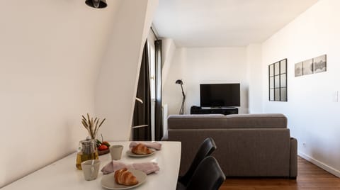 Seven O'Clock Apartment in Paris