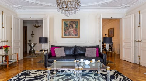 Grand Schyler Apartment in Paris