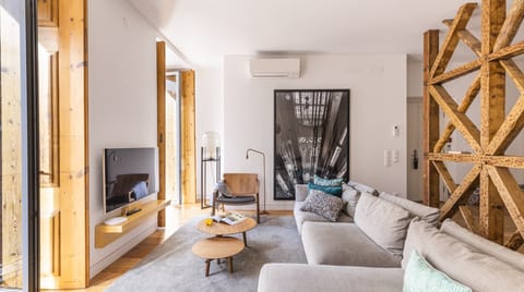 Sterling Copper Apartment in Lisbon