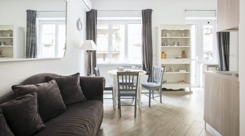 Pale Chalk Apartment in Rome