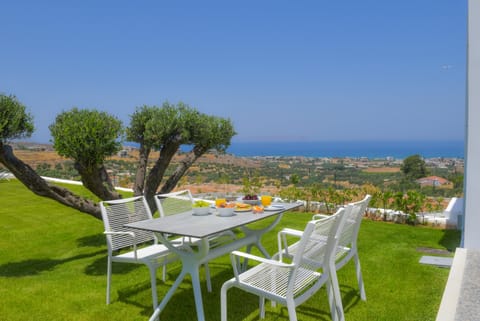 From the Pool to the Horizon Apartment in Crete