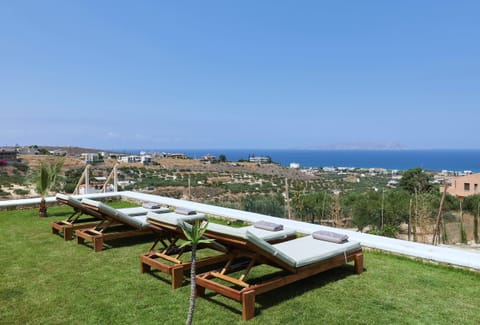 From the Pool to the Horizon Apartment in Crete