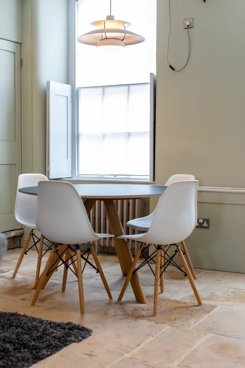 Georgian Grey Apartment in Bath