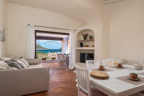 The Journey Begins Apartment in Golfo Aranci