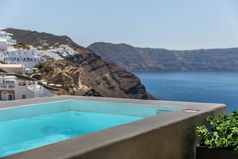 Angel of the Sky Apartment in Oia