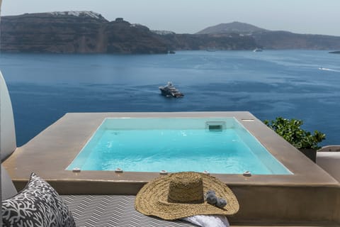 Angel of the Sky Apartment in Oia