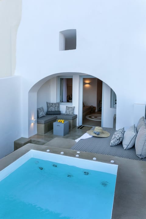 Angel of the Sky Apartment in Oia