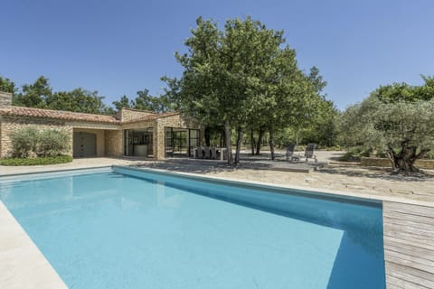 Chic Courtyard Apartment in Gordes