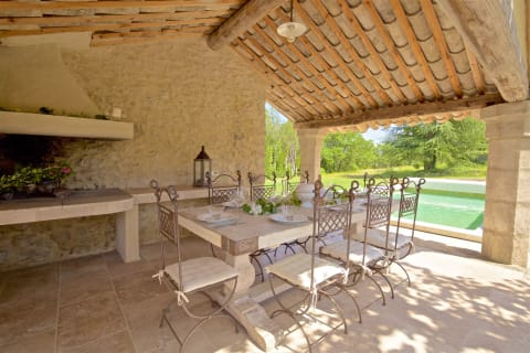 Lavender & Cream Apartment in Bonnieux