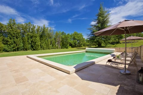 Lavender & Cream Apartment in Bonnieux