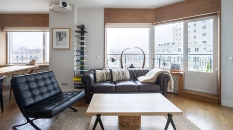 Creative Assembly Apartment in Centro