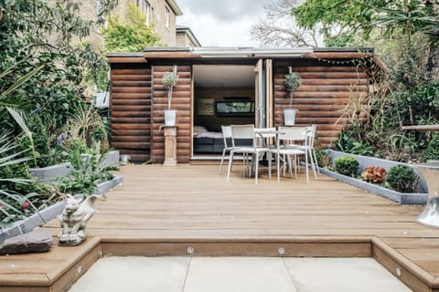 Coffee House Chic Apartment in London