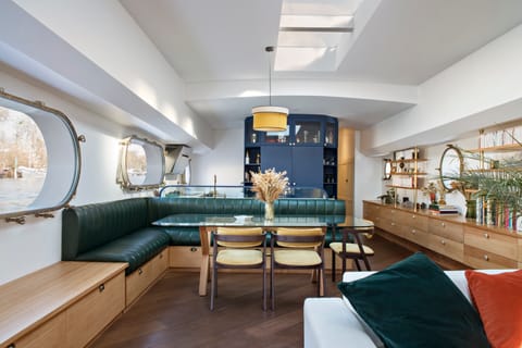 The Pink Peony Apartment in Suresnes