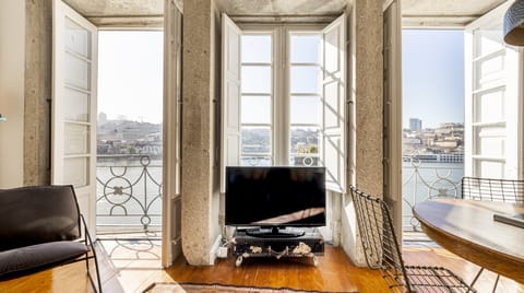 Light Port Apartment in Porto