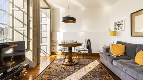 Light Port Apartment in Porto