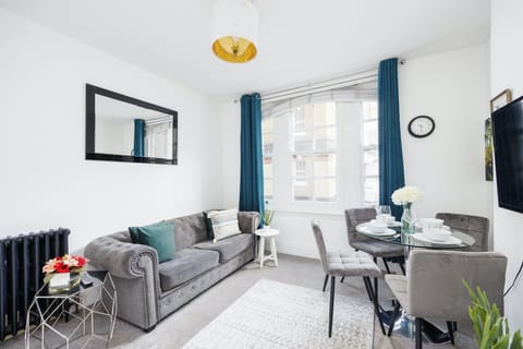 Brass Bridge Apartment in London Borough of Southwark