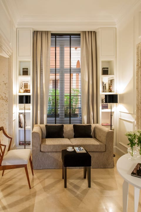 Dusk Light Apartment in Rome