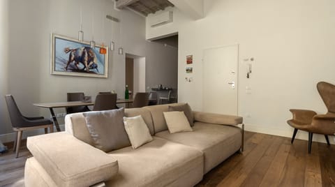 Pietra Serena Apartment in Florence