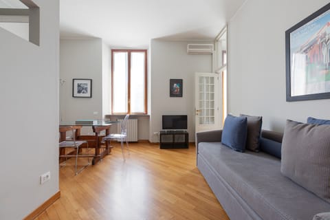 Artful Mind Apartment in Milan