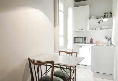 Citrus Burst Apartment in Milan