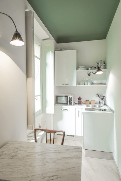 Citrus Burst Apartment in Milan