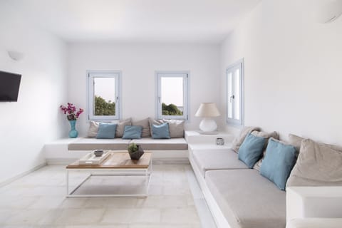 The Minimalist's Paradise Apartment in Paros, Greece