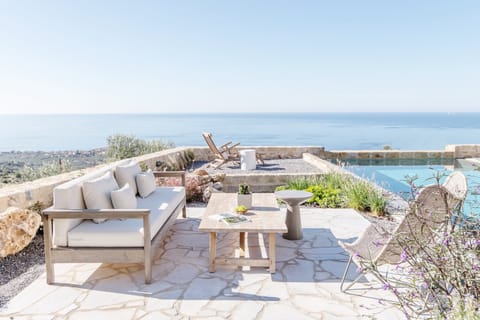 The Ocean's Echo Apartment in Messenia