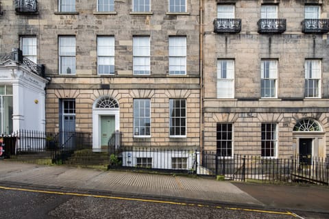 Perenne Apartment in Edinburgh