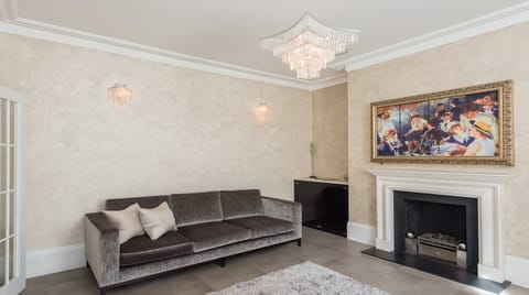 Renoir's Secret Apartamento in City of Westminster