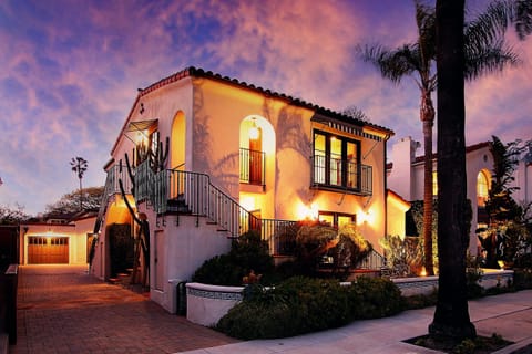 The Palm Tree Sea Apartment in Santa Barbara