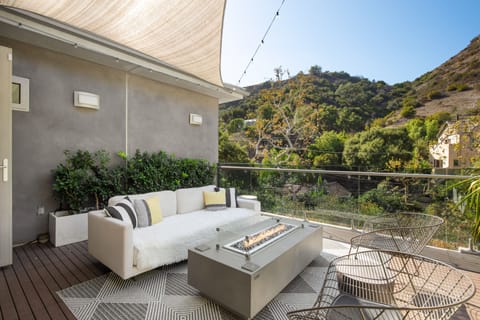 The L.A. Dream Apartment in Hollywood Hills