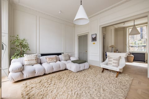 Gifted in Gold Apartment in City of Westminster