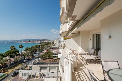 Champagne Beauty Apartment in Cannes