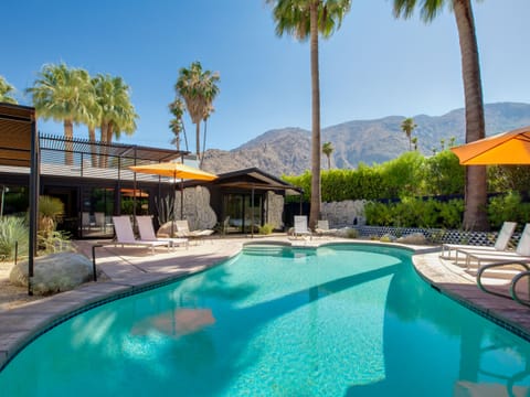 Craving California Villa in Palm Springs