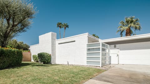 Silent Cinema Apartment in Palm Springs