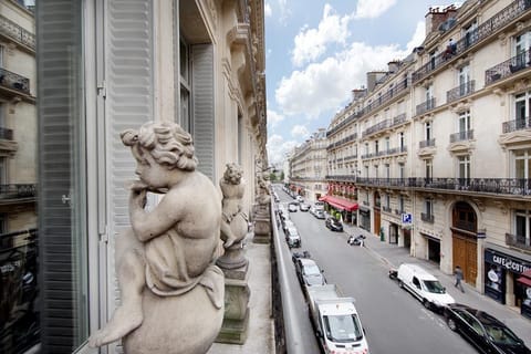 Le Contemporary Triangle D'Or Apartment in Paris