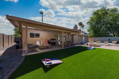 Desert Pool House in Scottsdale